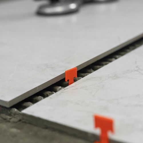 Система выравнивания плитки (СВП) комплект: зажимы, клинья (50/50 шт) упаковка ведро Сибртех купить в Москве с доставкой по всей России | ProtosMarket.ru