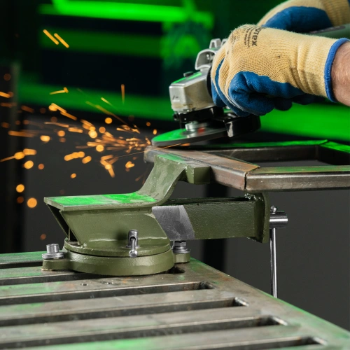 Тиски слесарные, 100 мм, стальные, поворотные Сибртех купить в Москве с доставкой по всей России | ProtosMarket.ru