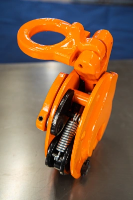 Захват вертикальный TOR DSQA (г/п 1,0 т, лист 0-20 мм) поворотн. купить в Москве с доставкой по всей России | ProtosMarket.ru