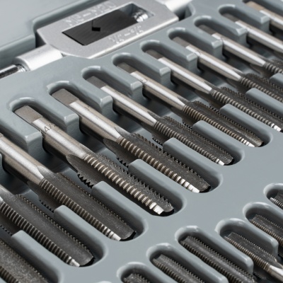 Набор метчиков и плашек М2-М18, 110 шт, металлический кейс Matrix купить в Москве с доставкой по всей России | ProtosMarket.ru