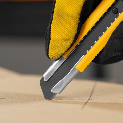 Нож, 18 мм, сменное лезвие, SK4, метал. направляющая, клипса, нажимной фиксатор Denzel купить в Москве с доставкой по всей России | ProtosMarket.ru