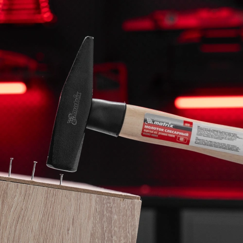 Молоток слесарный, 400 г, квадратный боек, деревянная рукоятка Matrix купить в Москве с доставкой по всей России | ProtosMarket.ru