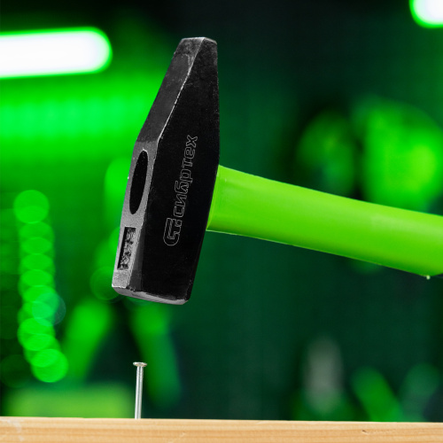 Молоток слесарный, 800 г, фибергласовая обрезиненная рукоятка Сибртех купить в Москве с доставкой по всей России | ProtosMarket.ru