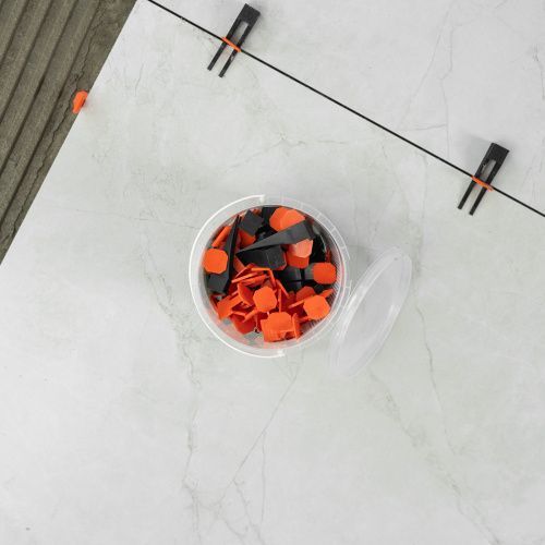 Система выравнивания плитки (СВП) комплект: зажимы, клинья (50/50 шт) упаковка ведро Сибртех купить в Москве с доставкой по всей России | ProtosMarket.ru