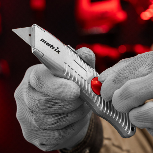 Нож, 19 мм, выдвижное трапециевидное лезвие, металлический корпус Matrix купить в Москве с доставкой по всей России | ProtosMarket.ru