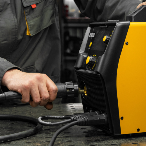 Аппарат инвертор. полуавтомат. cварки IMIG-185SDR, 180 А, ПВ 60%, катушка 5 кг Denzel купить в Москве с доставкой по всей России | ProtosMarket.ru