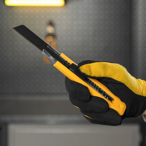 Нож, 18 мм, сменное лезвие, SK4, метал. направляющая, клипса, нажимной фиксатор Denzel купить в Москве с доставкой по всей России | ProtosMarket.ru