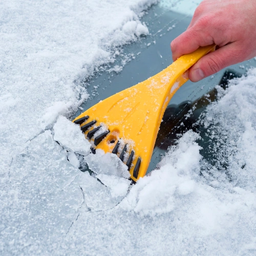 Щетка-сметка со скребком 590 мм Denzel купить в Москве с доставкой по всей России | ProtosMarket.ru